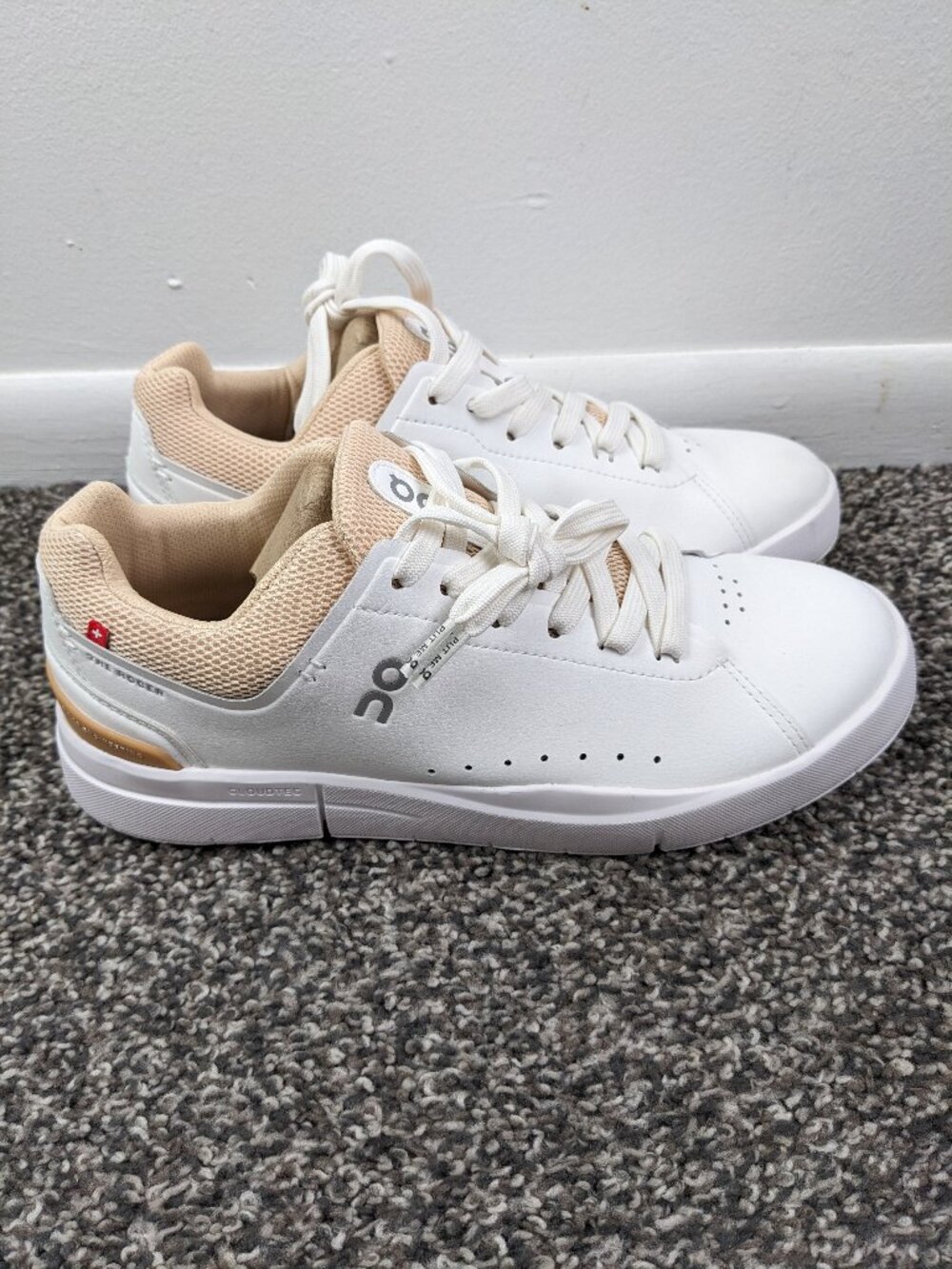On Women's The Roger Advantage Tennis White/Savannah 3WD10651533 Size 8